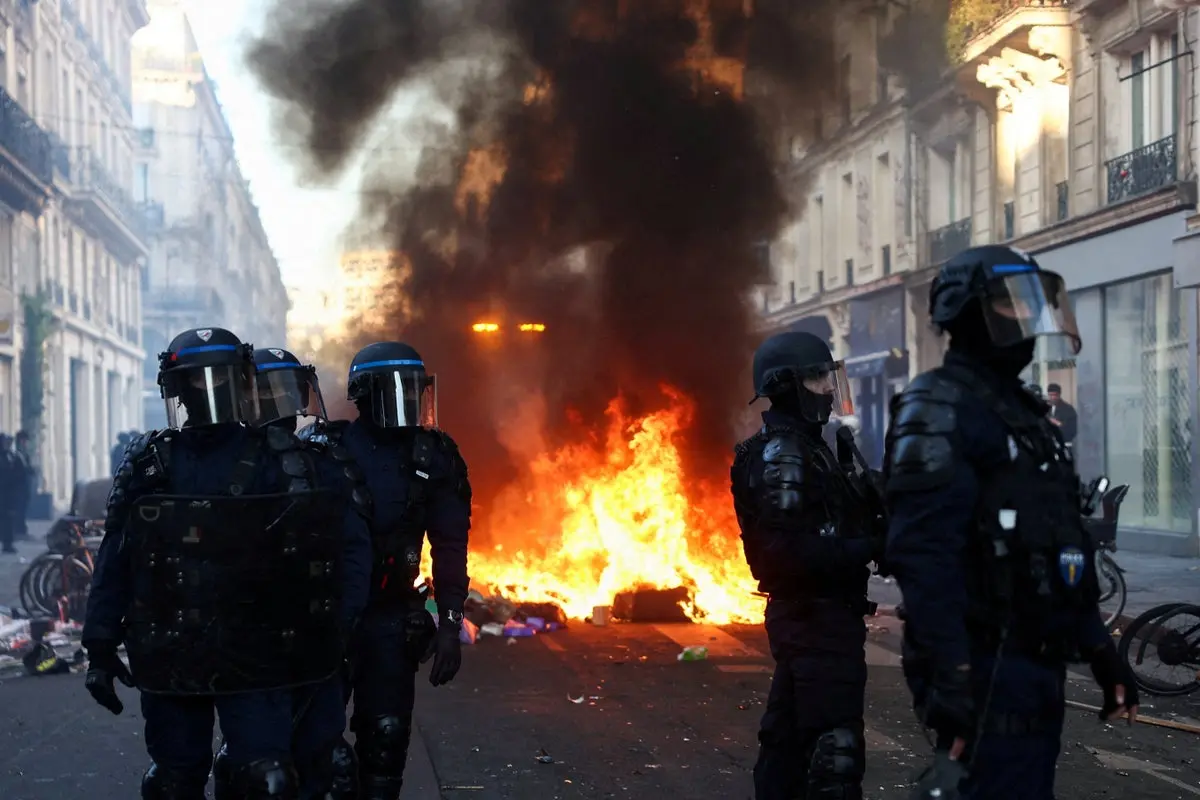 Franța impose restricții după protestele violente de weekend