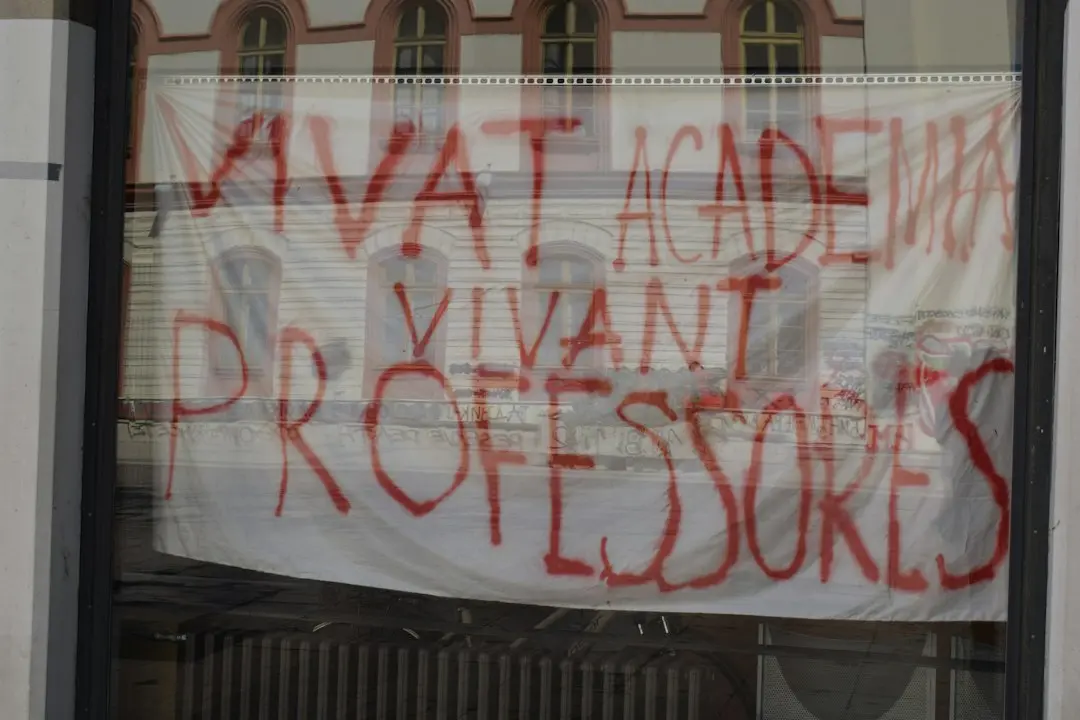 Proteste violente și jafuri în Franța: Capitala adună cioburile!