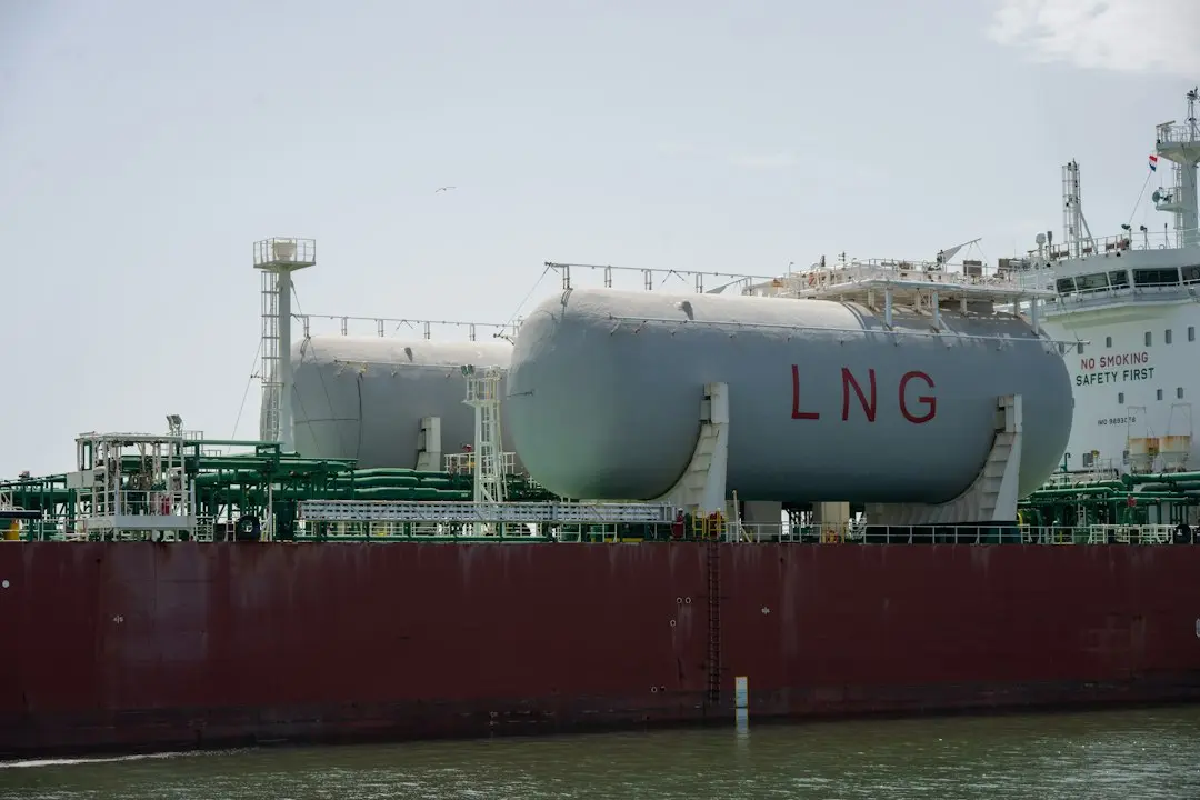 Tuncer LNG atacat lângă coasta Yemenului de o barcă armată