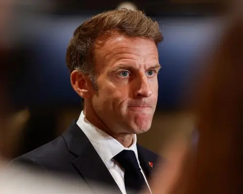 Macron atacă liderii străini: Comentariile despre haosul din Franța sunt „idioțene