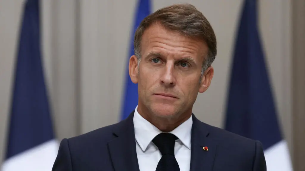 Macron îi refuză demisia lui Nunez: Pariu pe stabilitate în plină criză socială
