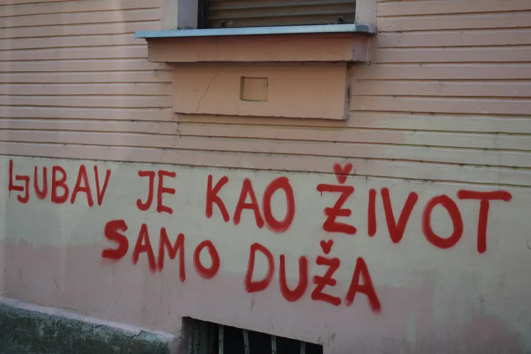 O nouă lege privind vălul islamic stârnește panică printre femeile musulmane din Portugalia